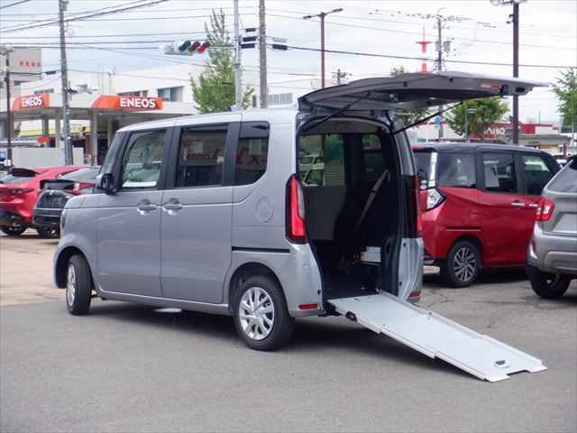 Ｎ－ＢＯＸ スロープ 4WD