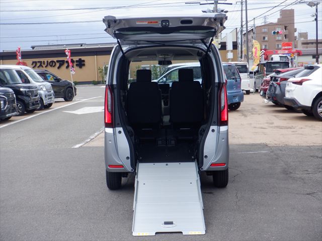 Ｎ－ＢＯＸ スロープ 4WD