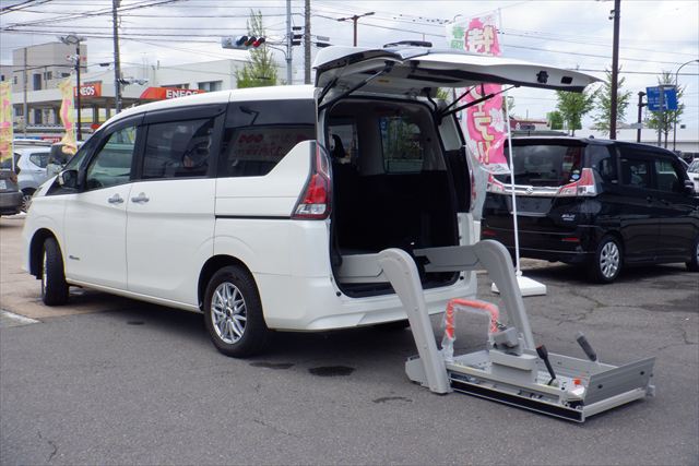 セレナ X 4WD