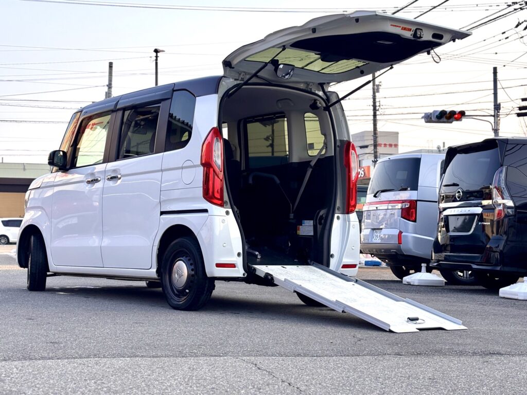 Ｎ－ＢＯＸ Ｌ・スロープ ４ＷＤ
