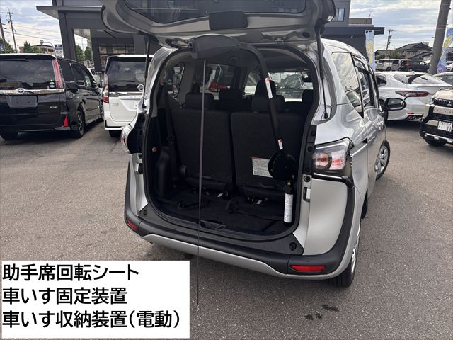 トヨタシエンタ Ｇ 助手席回転チルトシート 4WD