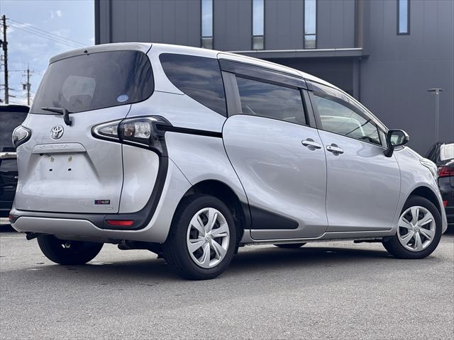 トヨタシエンタ Ｇ 助手席回転チルトシート 4WD