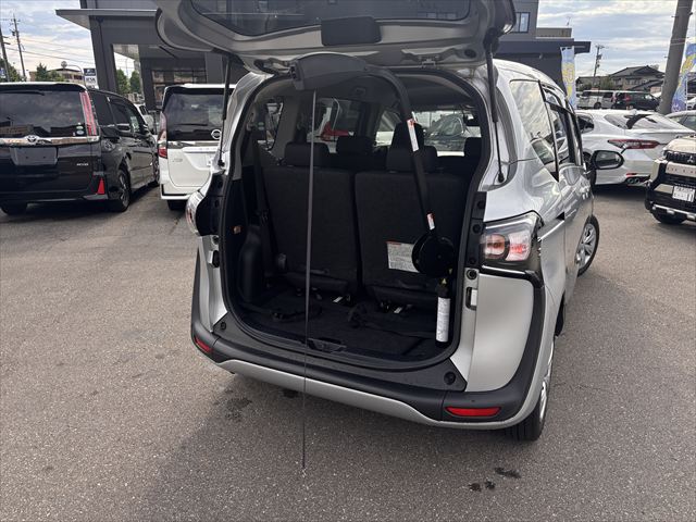 トヨタシエンタ Ｇ 助手席回転チルトシート 4WD