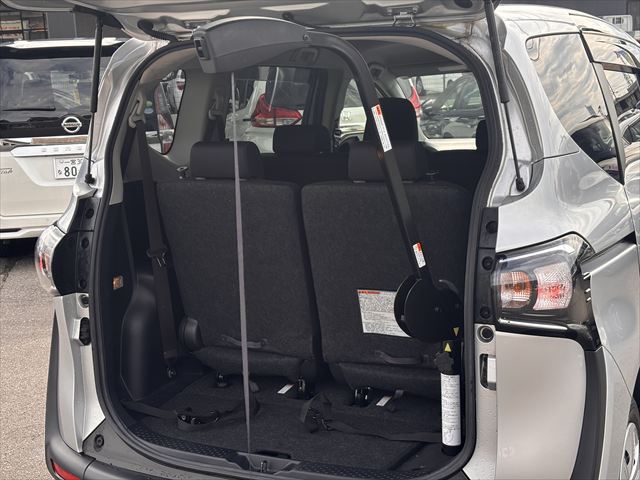 トヨタシエンタ Ｇ 助手席回転チルトシート 4WD