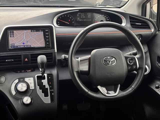 トヨタシエンタ Ｇ 助手席回転チルトシート 4WD