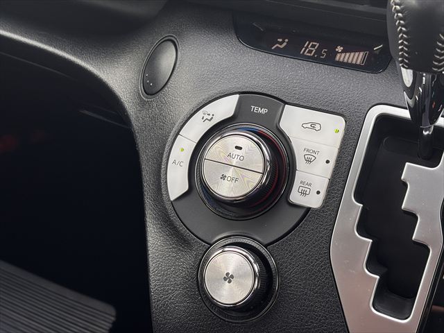 トヨタシエンタ Ｇ 助手席回転チルトシート 4WD