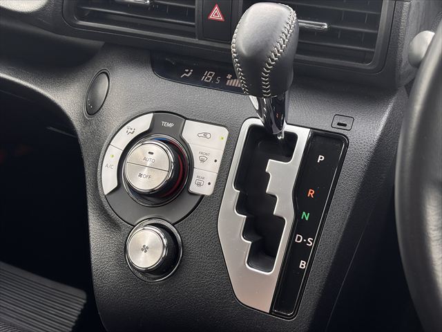 トヨタシエンタ Ｇ 助手席回転チルトシート 4WD