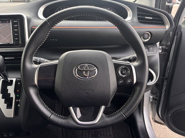 トヨタシエンタ Ｇ 助手席回転チルトシート 4WD