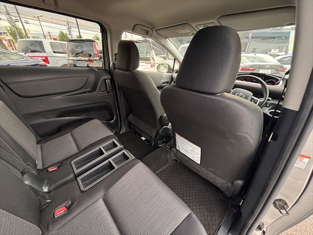 トヨタシエンタ Ｇ 助手席回転チルトシート 4WD