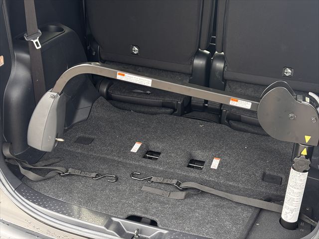 トヨタシエンタ Ｇ 助手席回転チルトシート 4WD