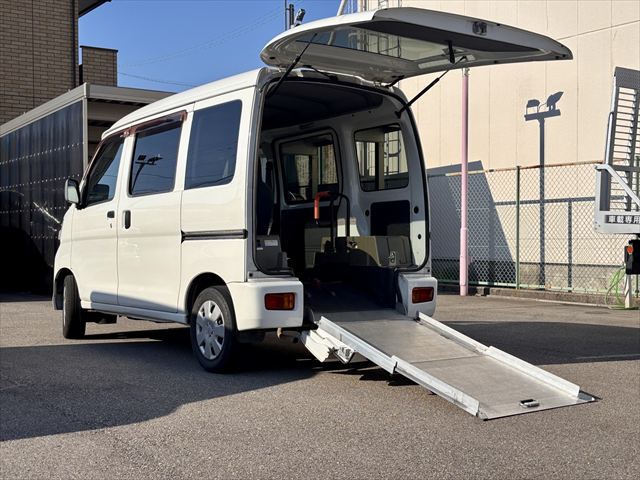 ダイハツ ハイゼットカーゴ スローパー 4WD