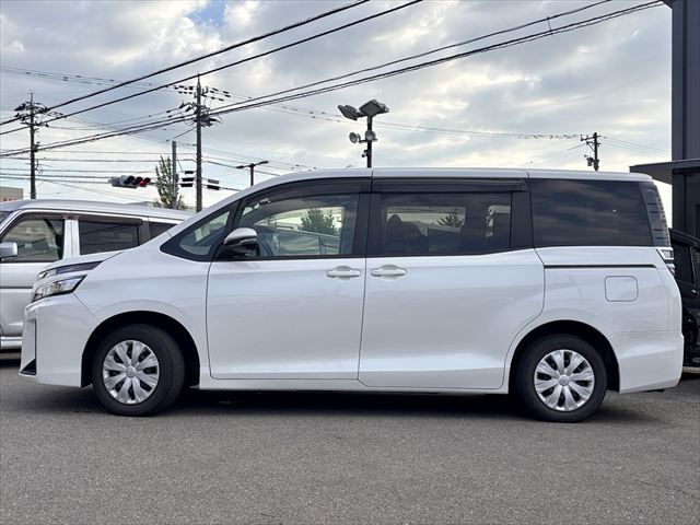 ヴォクシー X スロープ タイプ1 4WD 車いす2人
