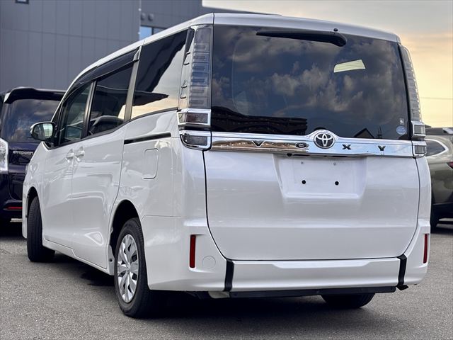 ヴォクシー X スロープ タイプ1 4WD 車いす2人