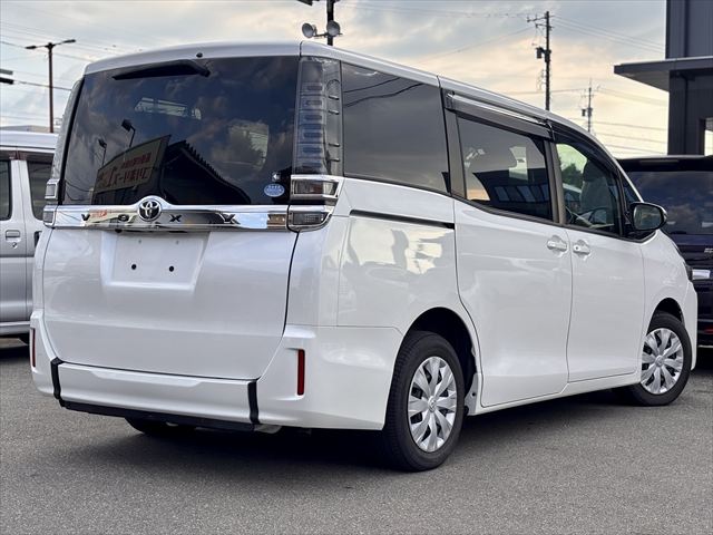 ヴォクシー X スロープ タイプ1 4WD 車いす2人