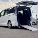 ヴォクシー X スロープ タイプ1 4WD 車いす2人