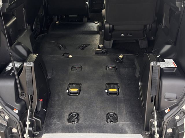 ヴォクシー X スロープ タイプ1 4WD 車いす2人