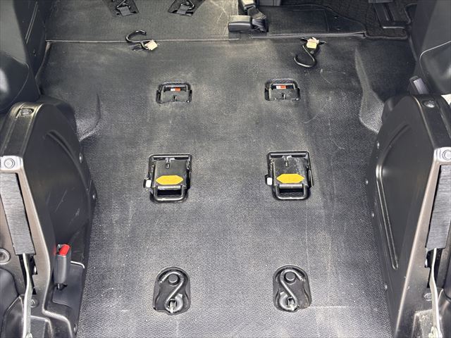 ヴォクシー X スロープ タイプ1 4WD 車いす2人