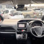 ヴォクシー X スロープ タイプ1 4WD 車いす2人