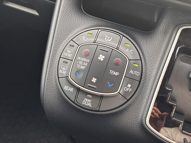 ヴォクシー X スロープ タイプ1 4WD 車いす2人