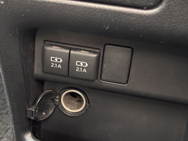ヴォクシー X スロープ タイプ1 4WD 車いす2人