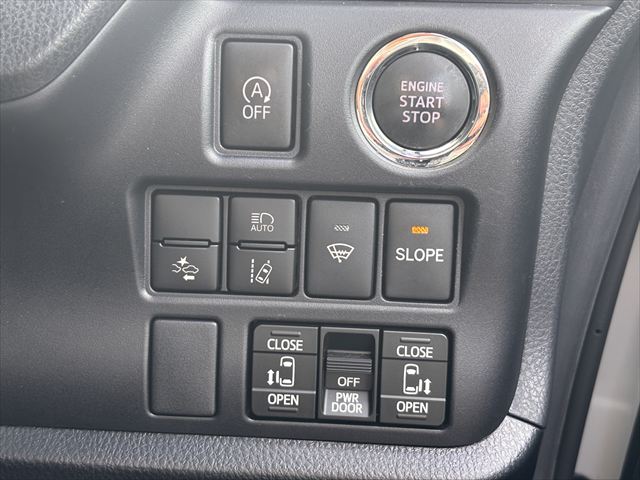 ヴォクシー X スロープ タイプ1 4WD 車いす2人