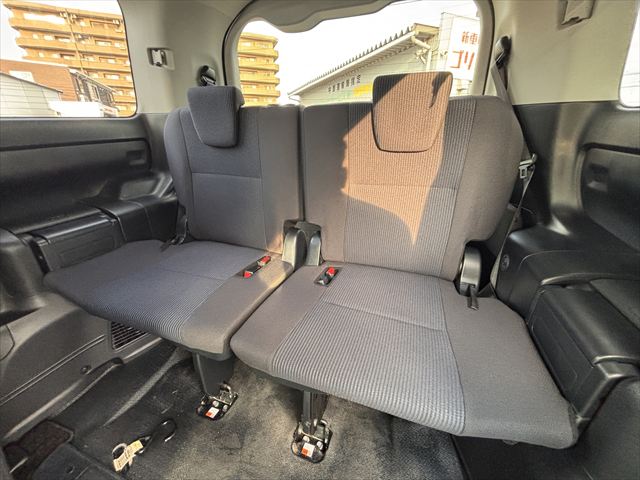 ヴォクシー X スロープ タイプ1 4WD 車いす2人