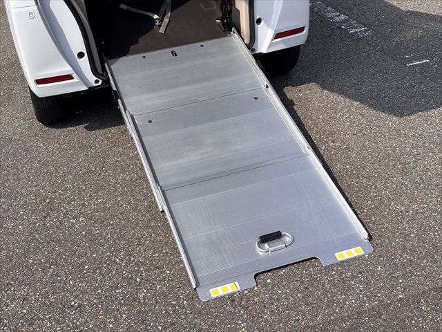 N-BOX G スロープ ホンダセンシング 4WD