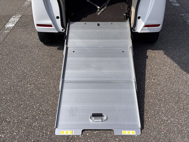N-BOX G スロープ ホンダセンシング 4WD