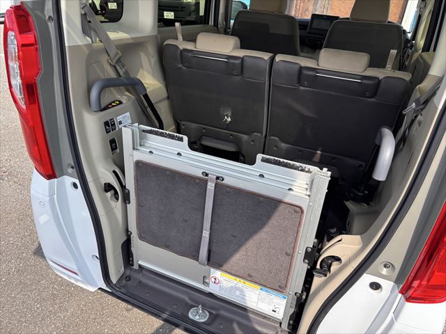 N-BOX G スロープ ホンダセンシング 4WD