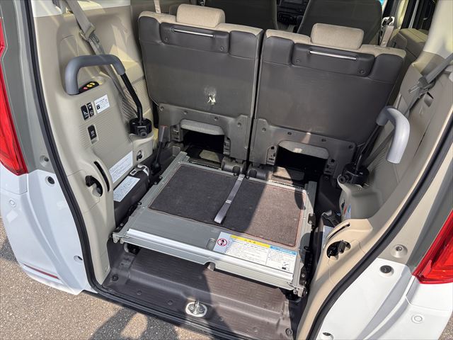 N-BOX G スロープ ホンダセンシング 4WD