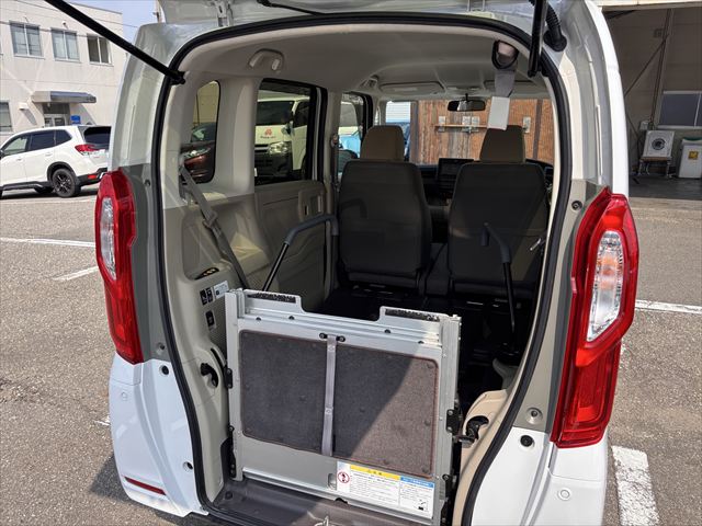 N-BOX G スロープ ホンダセンシング 4WD