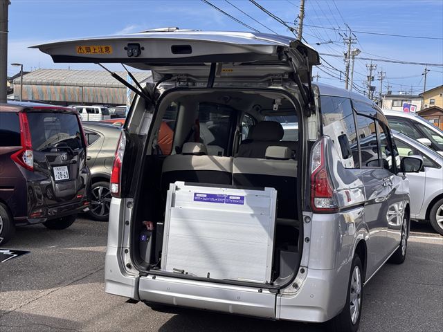 セレナ チェアキャブ スロープ サイドステップ