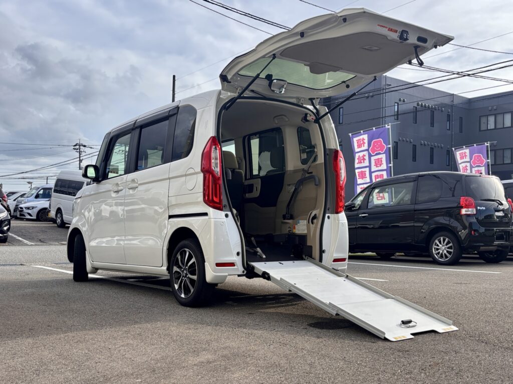 NBOX Gスロープ Lターボホンダセンシング 4WD