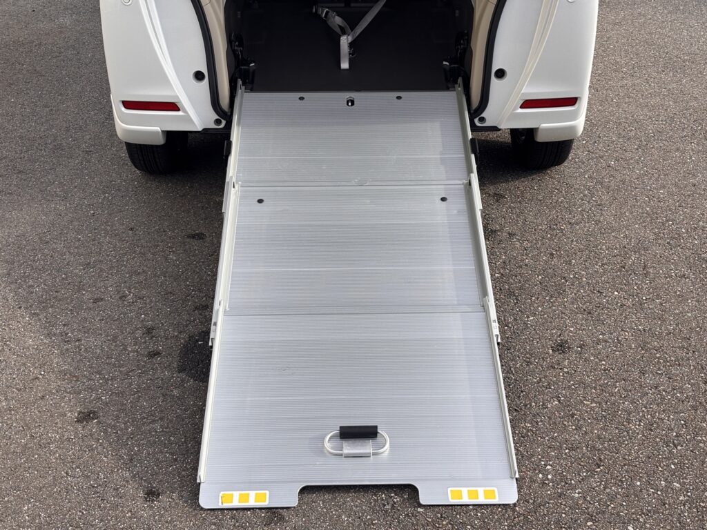 NBOX Gスロープ Lターボホンダセンシング 4WD