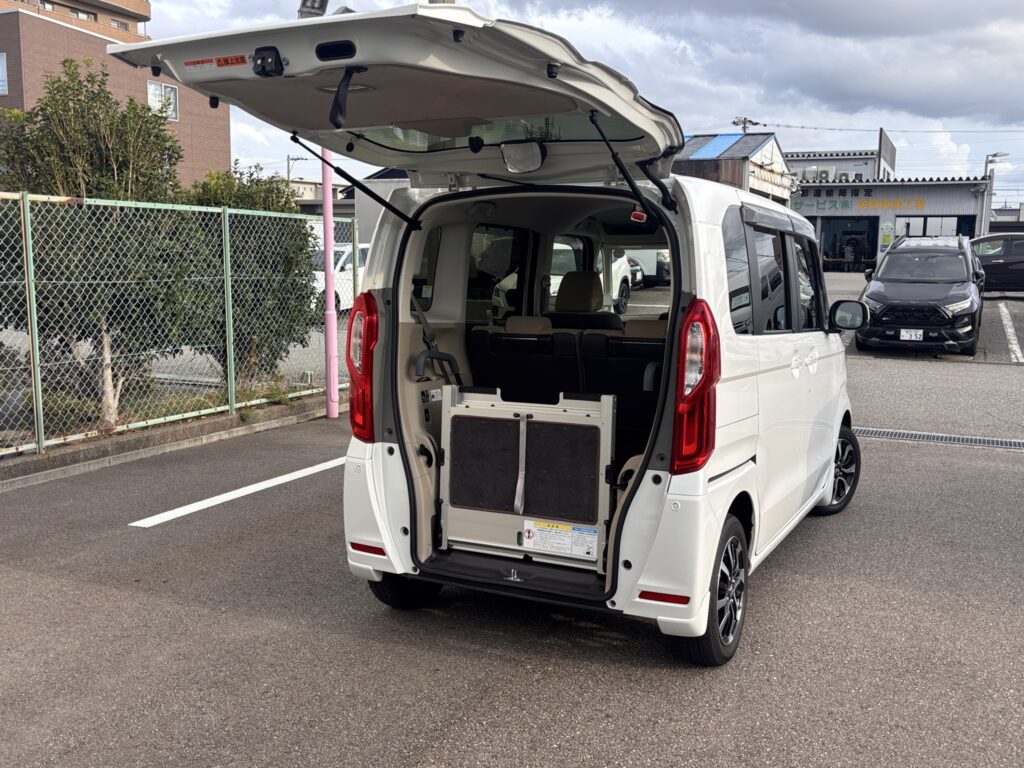 NBOX Gスロープ Lターボホンダセンシング 4WD