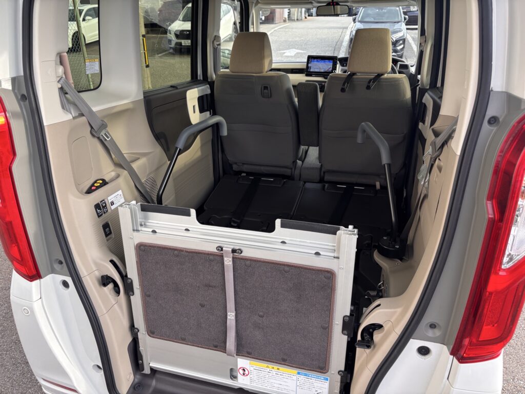NBOX Gスロープ Lターボホンダセンシング 4WD