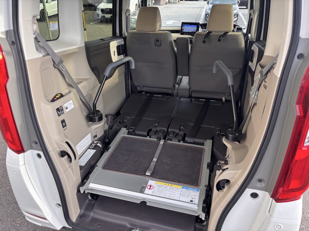 NBOX Gスロープ Lターボホンダセンシング 4WD