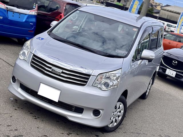 ノア X Lセレクション タイプ1 車いす2名仕様 4WD