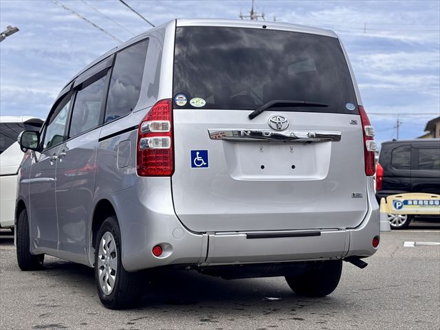 ノア X Lセレクション タイプ1 車いす2名仕様 4WD