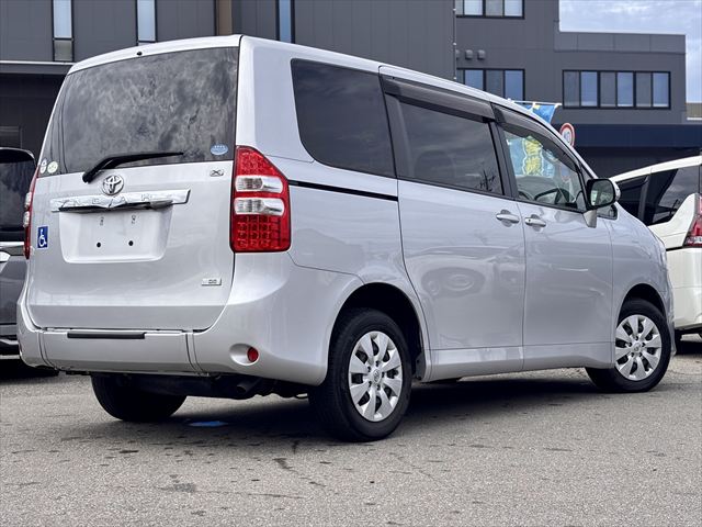 ノア X Lセレクション タイプ1 車いす2名仕様 4WD