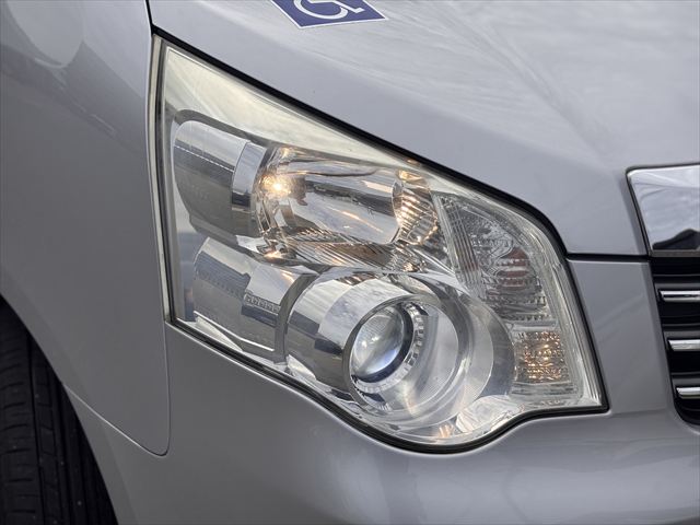 ノア X Lセレクション タイプ1 車いす2名仕様 4WD