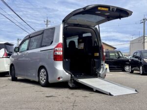 ノア X Lセレクション タイプ1 車いす2名仕様 4WD