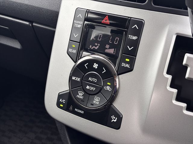 ノア X Lセレクション タイプ1 車いす2名仕様 4WD