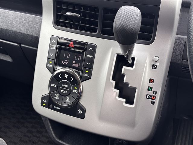 ノア X Lセレクション タイプ1 車いす2名仕様 4WD