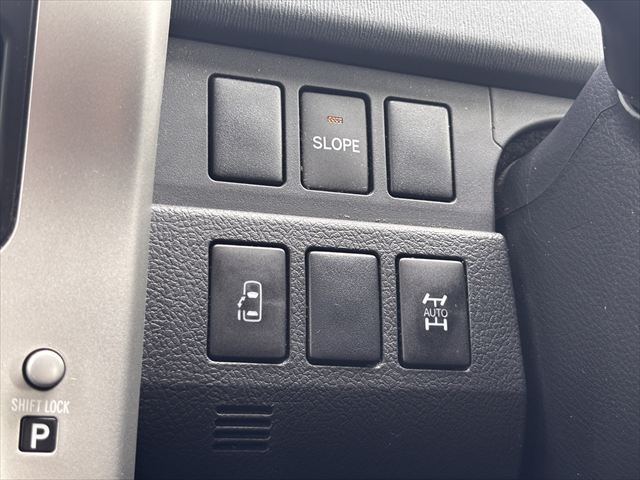 ノア X Lセレクション タイプ1 車いす2名仕様 4WD