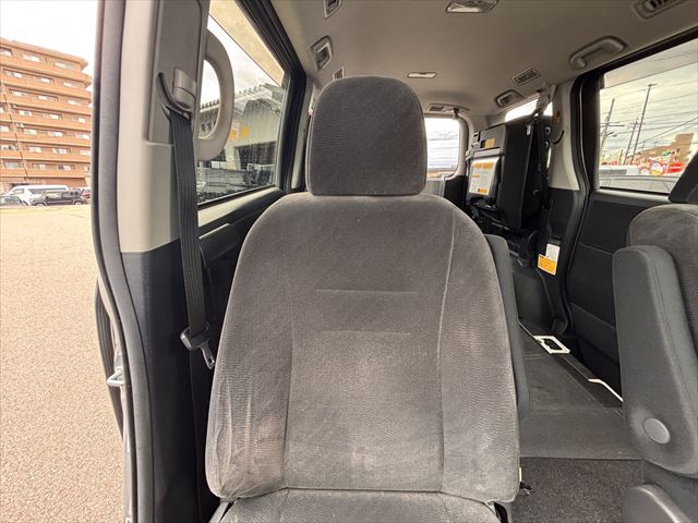 ノア X Lセレクション タイプ1 車いす2名仕様 4WD