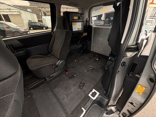ノア X Lセレクション タイプ1 車いす2名仕様 4WD