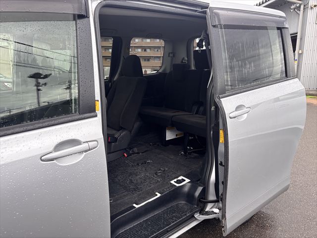 ノア X Lセレクション タイプ1 車いす2名仕様 4WD
