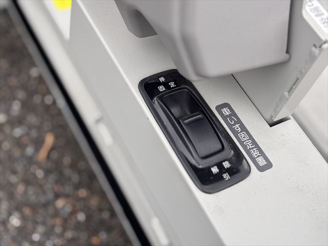 セレナ 4WD チェアキャブリフター Vセレクション