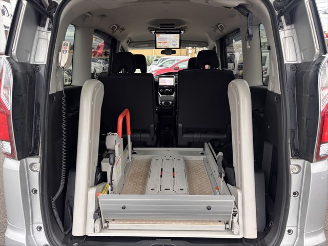 セレナ 4WD チェアキャブリフター Vセレクション